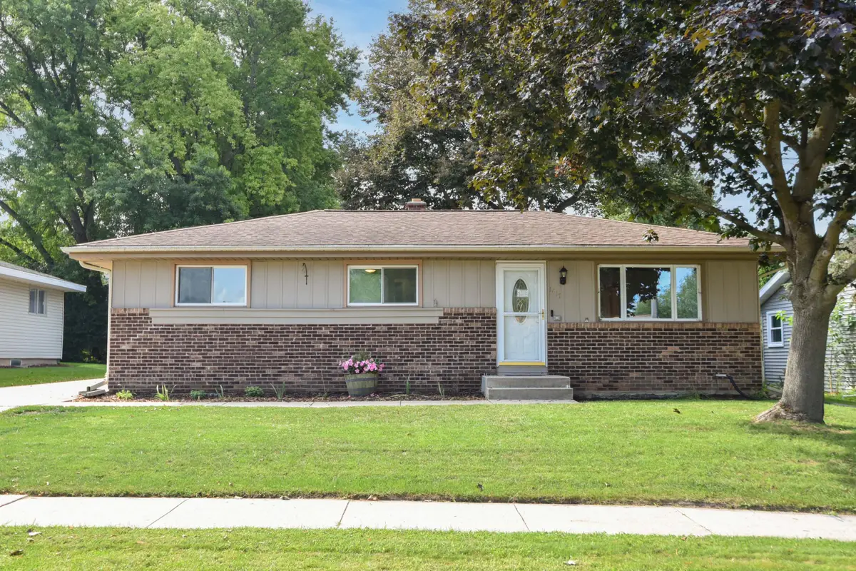 1417 Patricia Dr, West Bend, WI 53090 - #1
