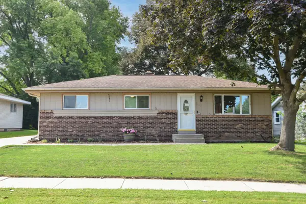 1417 Patricia Dr, West Bend, WI 53090