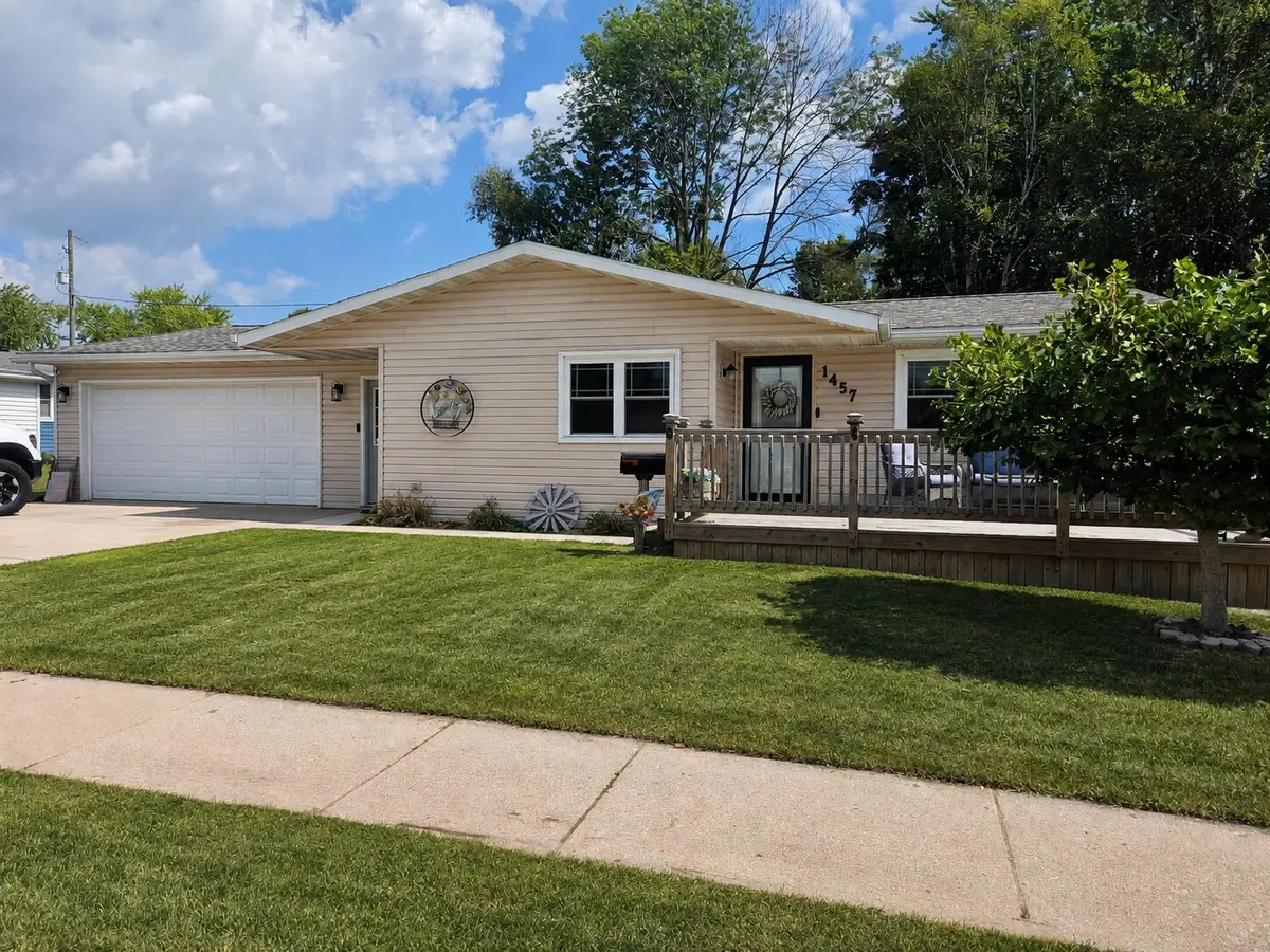 1457 Daisy Dr, Manitowoc, WI 54220 - #1