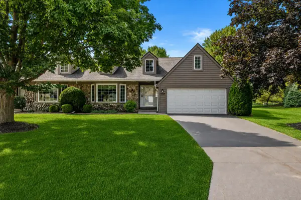7707 W Cedar Ridge Ct, Franklin, WI 53132