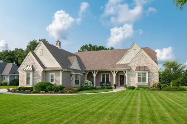 232 Four Winds Ct, Hartland, WI 53029