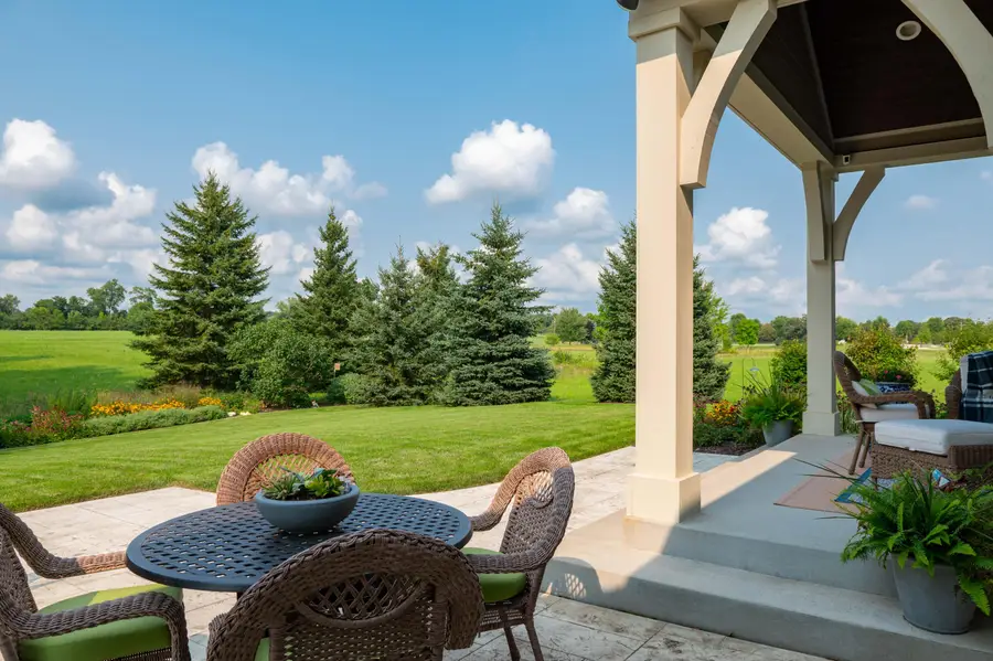 232 Four Winds Ct, Hartland, WI 53029 - #2