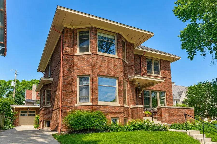 2625 N Wahl Ave, Milwaukee, WI 53211 - #3