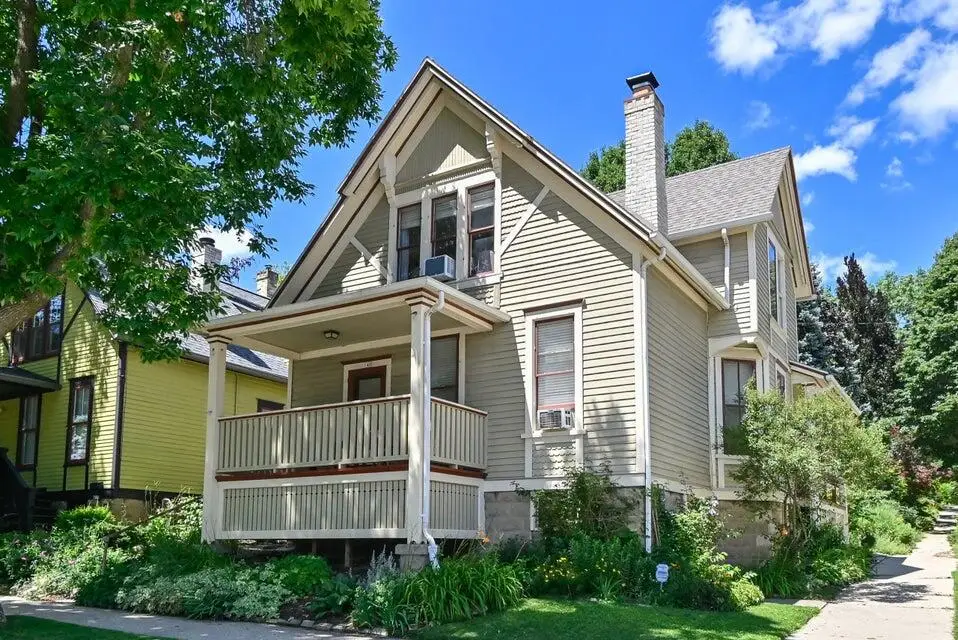 140 E Vine St, Milwaukee, WI 53212 - #1