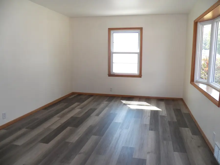 3807 Macarthur Dr, Manitowoc, WI 54220 - #2