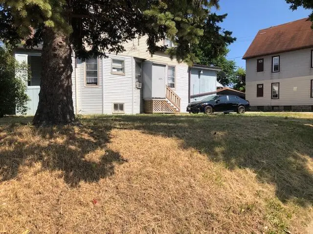 3925 W Greenfield Ave, Milwaukee, WI 53215 - #3