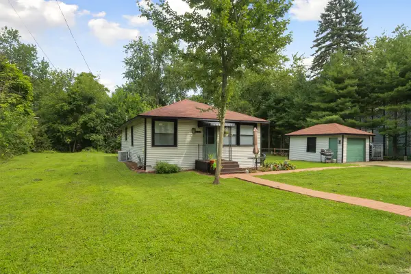 W924 Primrose Rd, Bloomfield, WI 53128