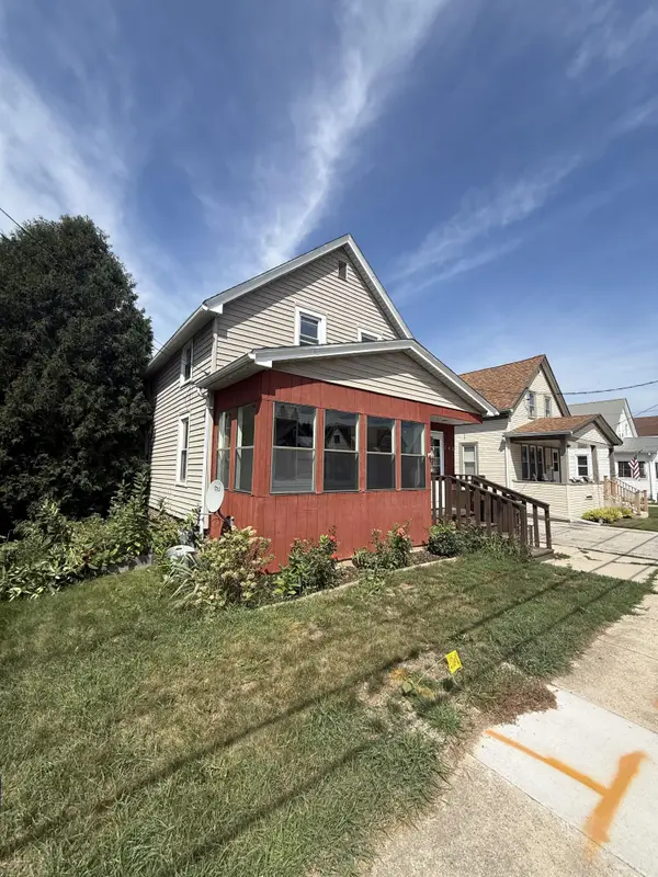 762 Pine St, Sheboygan Falls, WI 53085