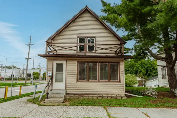 735 E North St, Waukesha, WI 53188