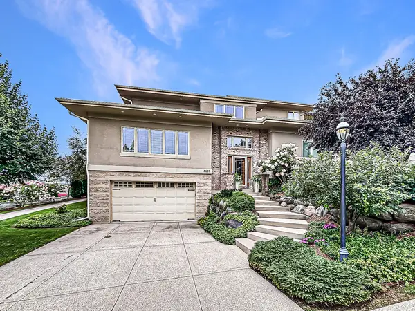 3607 Oak Valley Ln, Waukesha, WI 53188