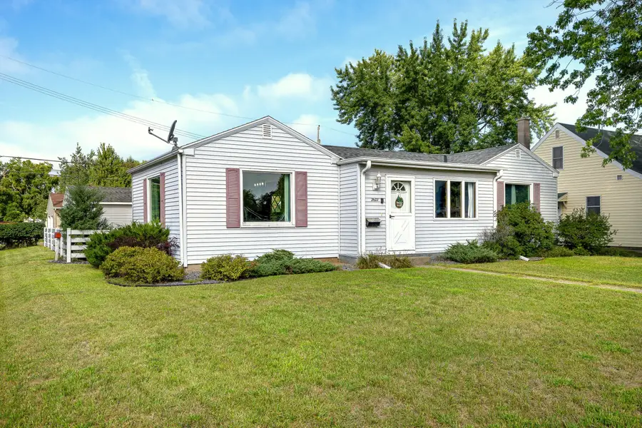 2622 Hoeschler Dr, La Crosse, WI 54601 - #2