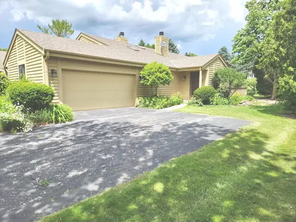 N80W13596 River Park Dr, Menomonee Falls, WI 53051