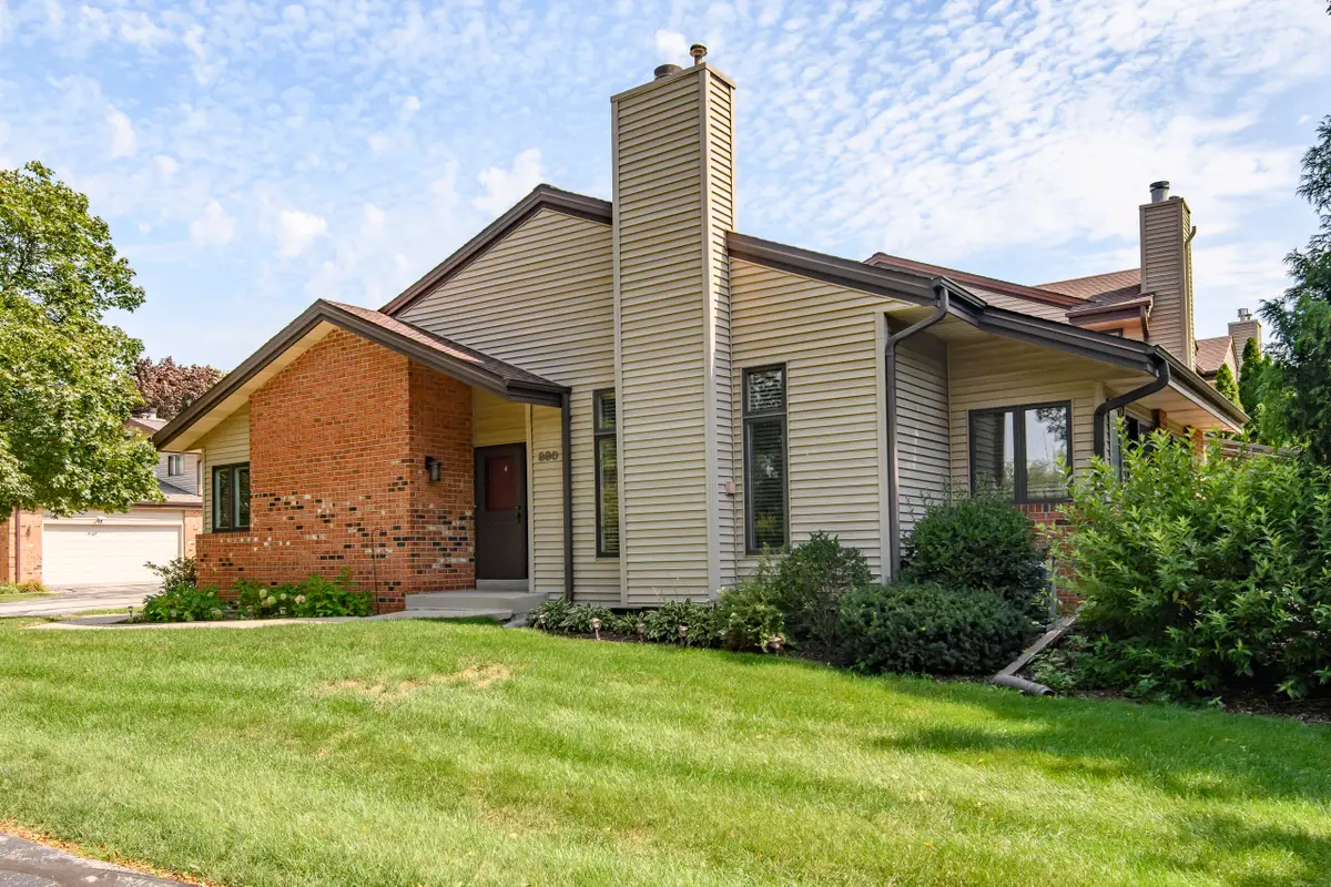 880 Pilgrim Pkwy, Elm Grove, WI 53122 - #1