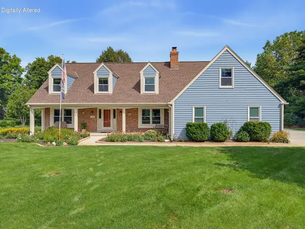 149 Hickory Dr, Delafield, WI 53018