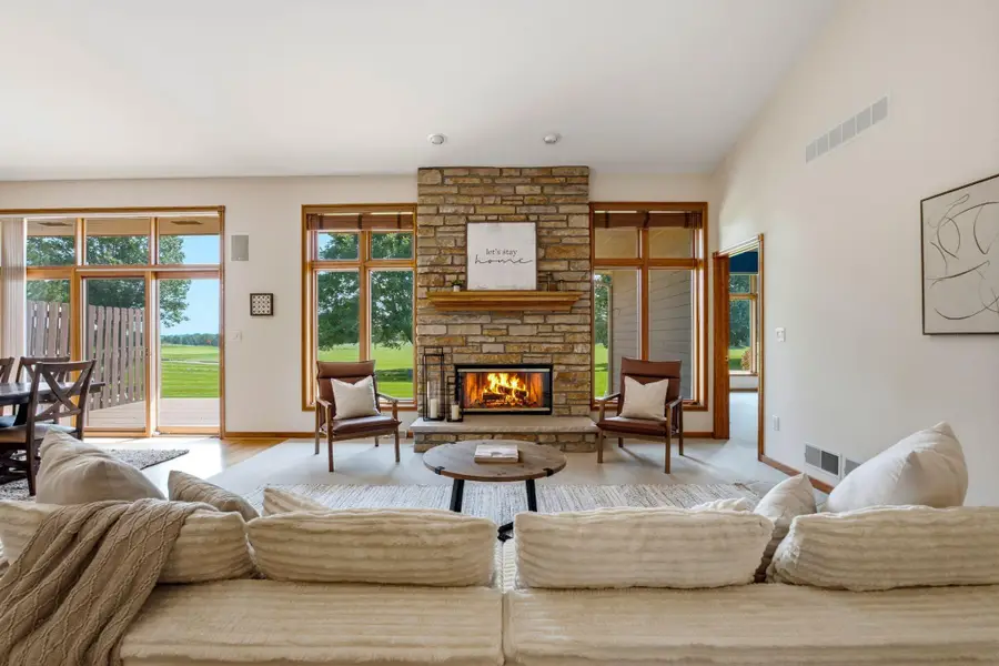 1209 E Sweetbriar Ln, Hartland, WI 53029 - #3