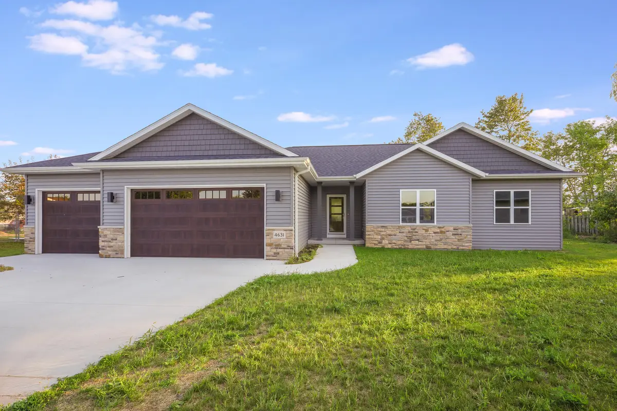 4631 Ridge Ct, Manitowoc, WI 54220 - #1