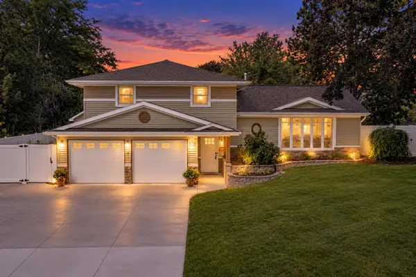 160 Roselawn Blvd, Allouez, WI 54301