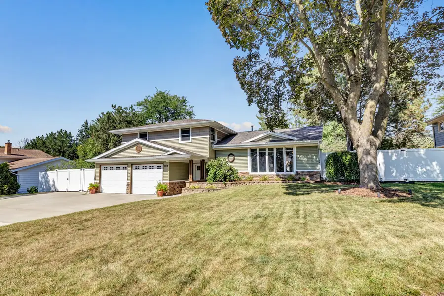 160 Roselawn Blvd, Allouez, WI 54301 - #2