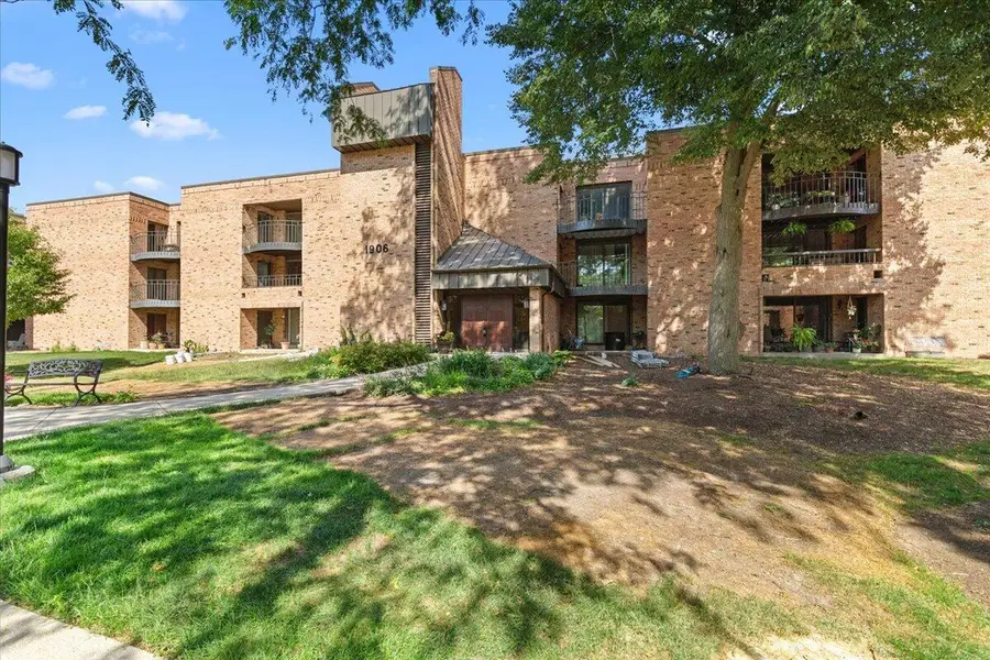 1906 E Shorewood Blvd, Shorewood, WI 53211 - #2