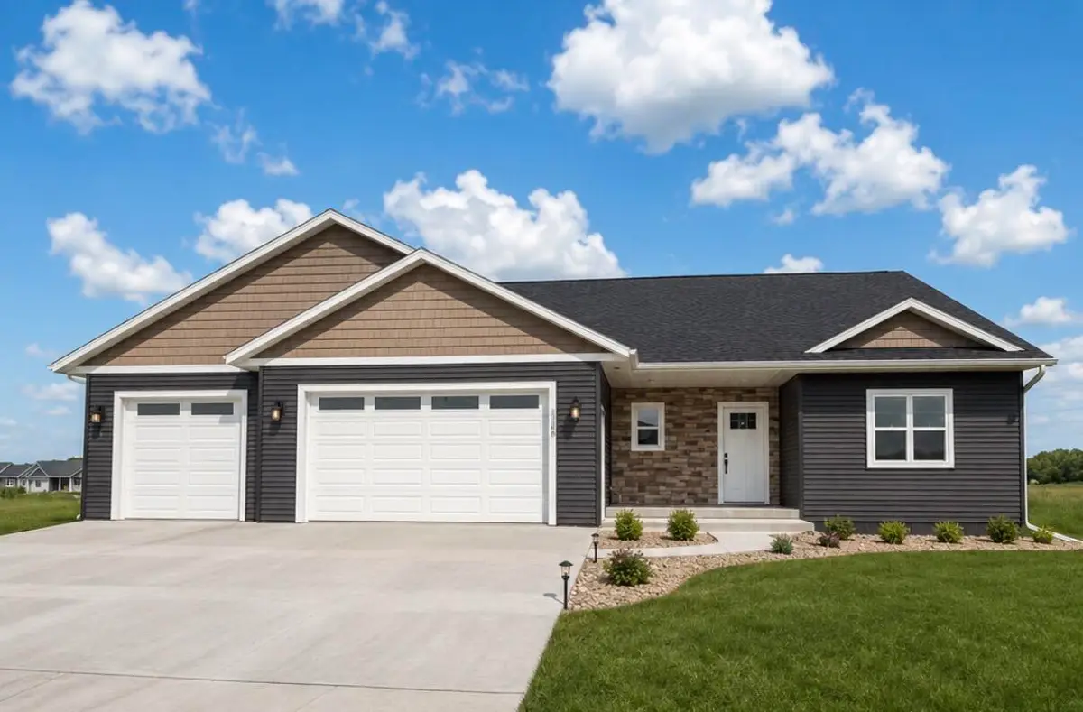 1360 Annapolis Dr, Holmen, WI 54636 - #1