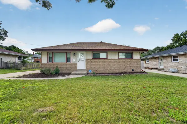 8125 W Clovernook St, Milwaukee, WI 53223