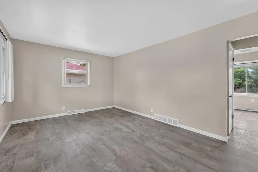 8125 W Clovernook St, Milwaukee, WI 53223 - #3
