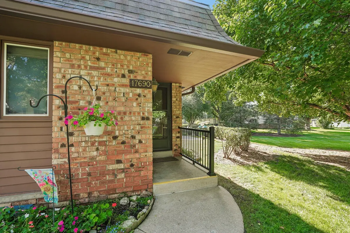 17690 Nassau Dr, Brookfield, WI 53045 - #1