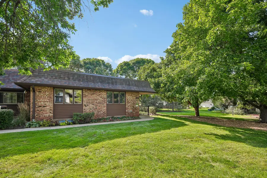 17690 Nassau Dr, Brookfield, WI 53045 - #3