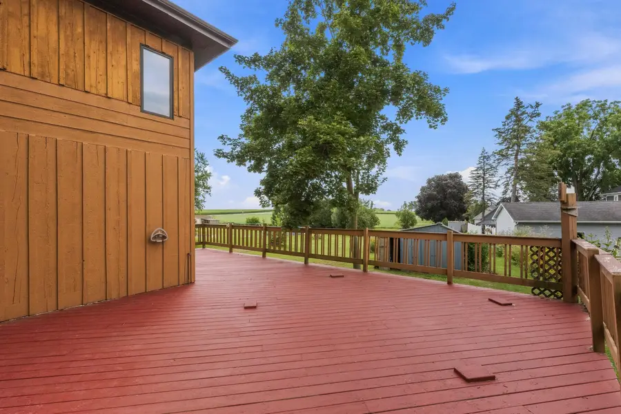 634 E Oak Grove St, Juneau, WI 53039 - #2