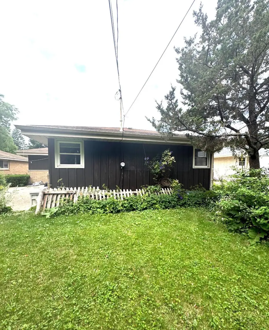4114 N 94th St, Wauwatosa, WI 53222 - #2