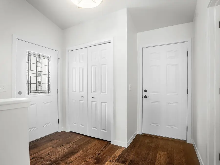 1920 Ravenswood Ln, Manitowoc, WI 54220 - #3