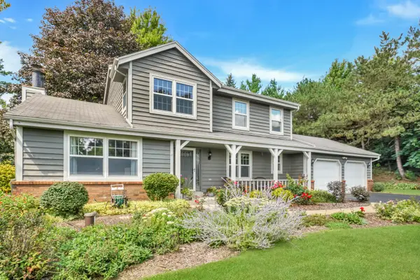 W210N11135 Mountbrooke Dr, Germantown, WI 53022