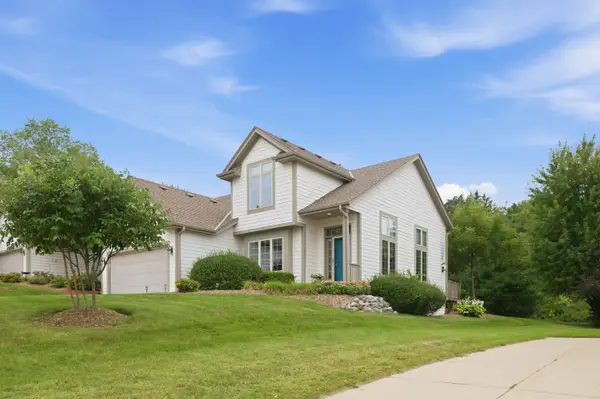 3610 Oak Valley Ln, Waukesha, WI 53188