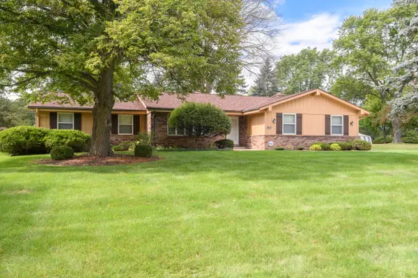 2885 S 126th St, New Berlin, WI 53151