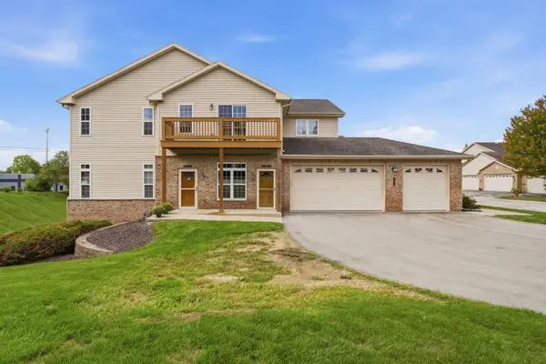 17741 W Jacobs Dr, New Berlin, WI 53146