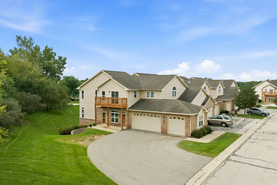 17741 W Jacobs Dr, New Berlin, WI 53146 - #2
