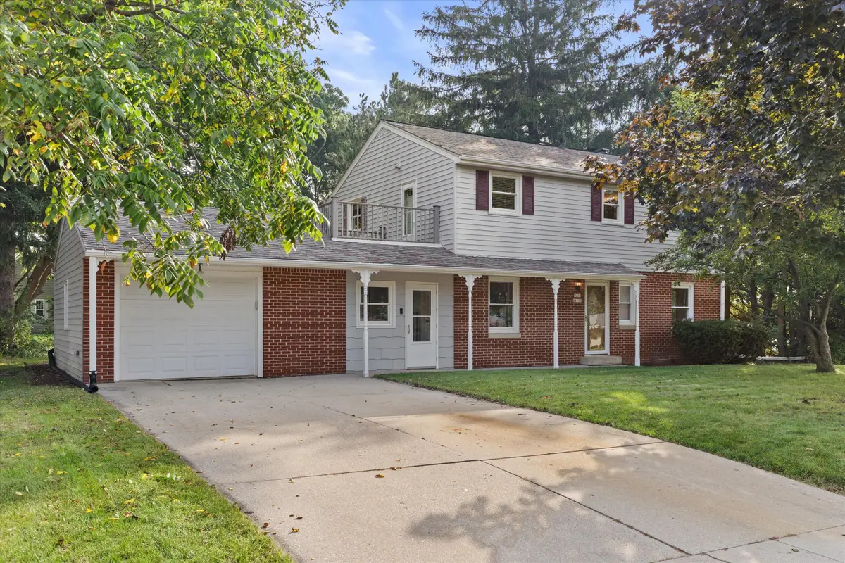 W236N6530 Hillview Dr, Sussex, WI 53089 - #1