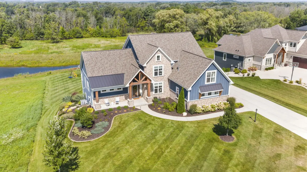 N41W23622 Century Farm Rd, Pewaukee, WI 53072 - #1