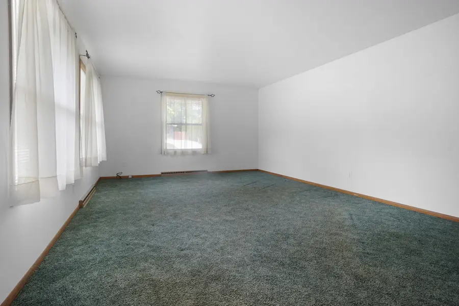 229 Bittersweet Dr, West Bend, WI 53095 - #3