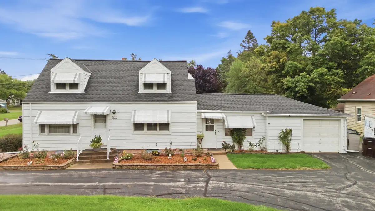 1500 S Calhoun Rd, New Berlin, WI 53151 - #1