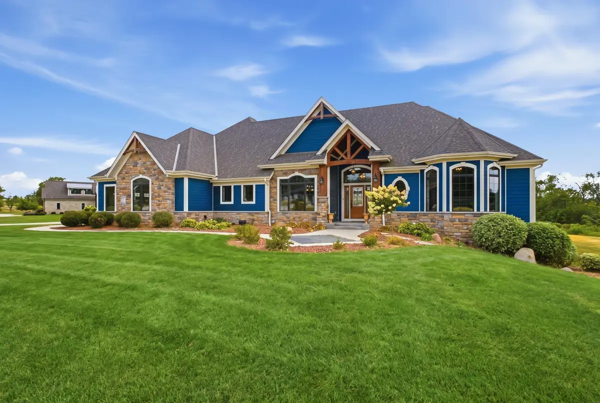 W336S721 Four Seasons Rd, Delafield, WI 53066 - #1