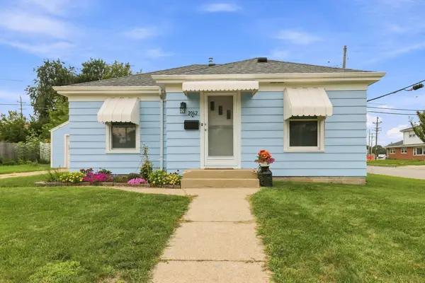 2062 Shoop St, Racine, WI 53404
