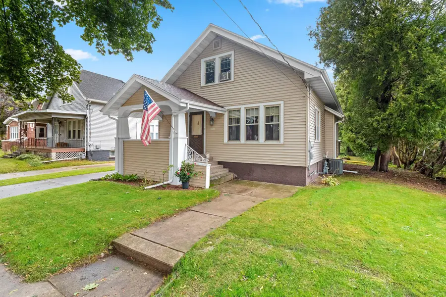 1012 Philippen St, Manitowoc, WI 54220 - #2