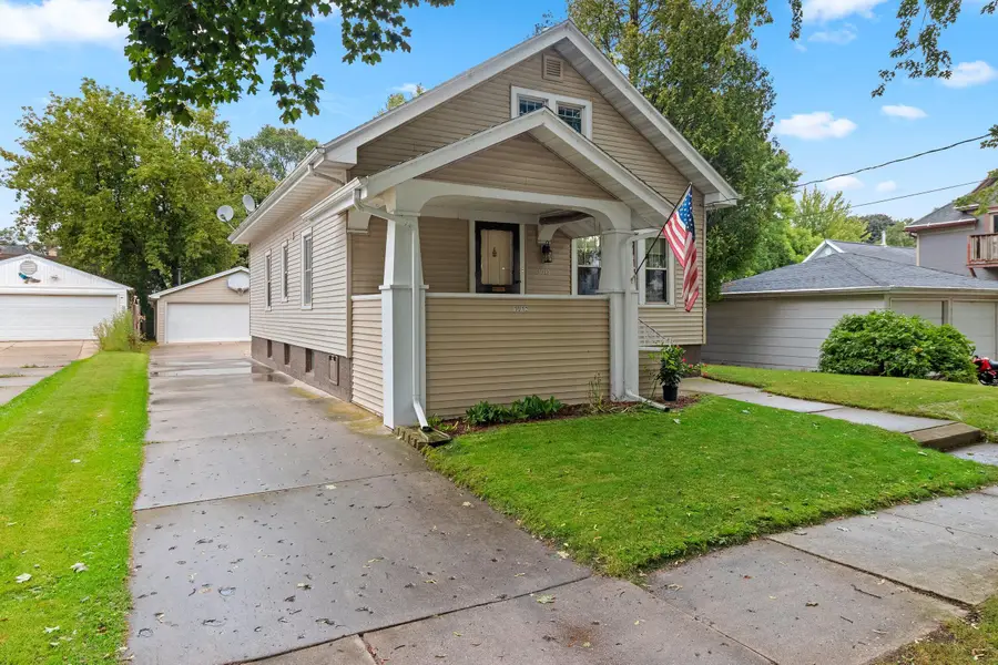 1012 Philippen St, Manitowoc, WI 54220 - #3