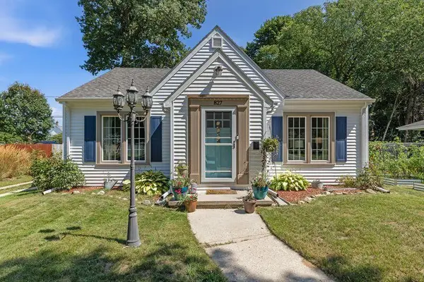 827 N 12th St, Manitowoc, WI 54220