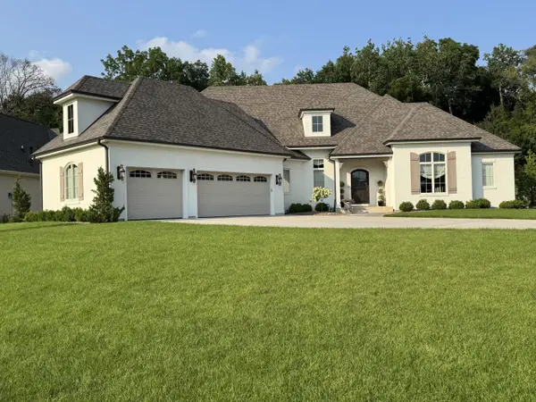 1620 Yardley Ct, Summit, WI 53066