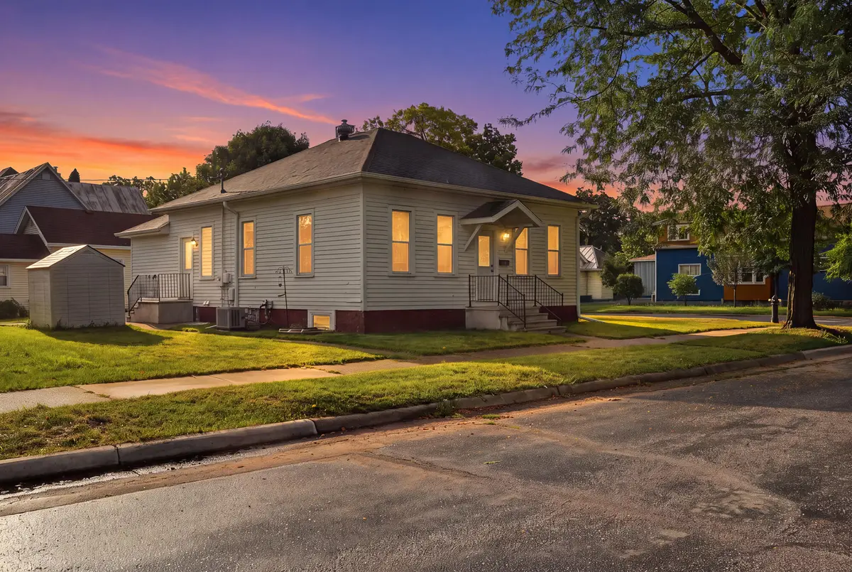 1227 9th St S, La Crosse, WI 54601 - #1