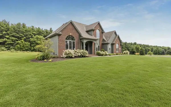 S91W31504 Grace Trl, Mukwonago, WI 53149