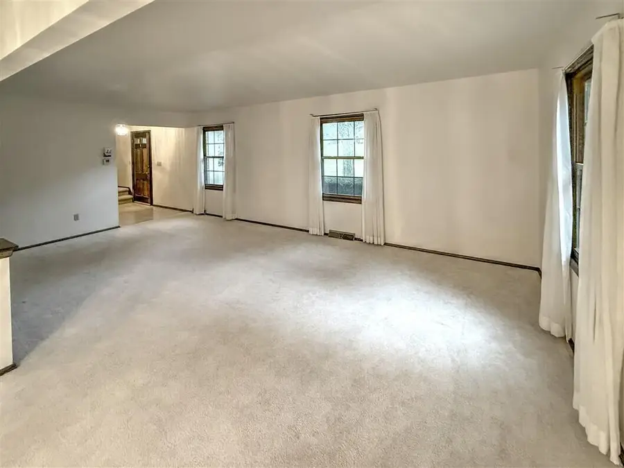 3170 Upper Woodland Dr, Colgate, WI 53017 - #2