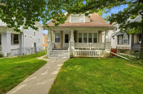 2757 N 38th St, Milwaukee, WI 53210